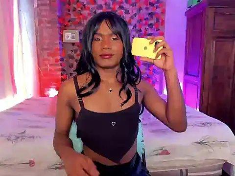 LaGoldenBitch online show from November 24, 2025, 12:16 pm