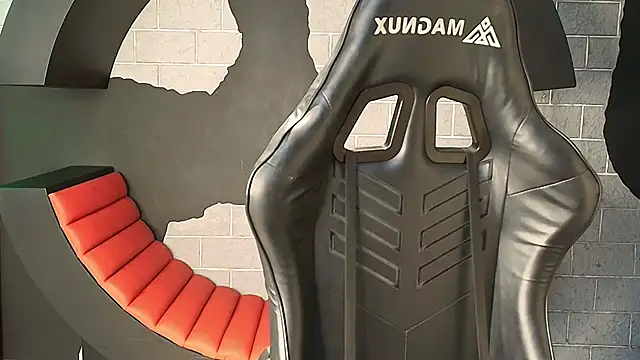 MyStrongSubmissive online show from November 28, 2025, 7:05 pm