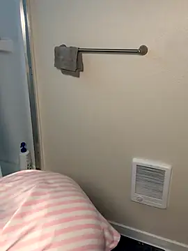 NaomiBella333 online show from November 12, 2025, 10:52 pm