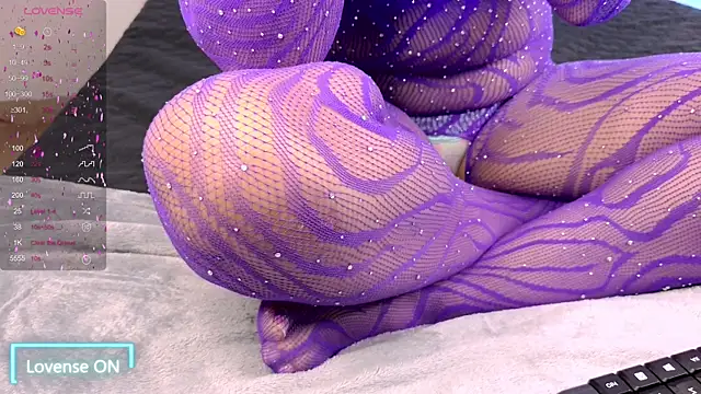 Amelia-Voss online show from November 21, 2025, 1:43 pm