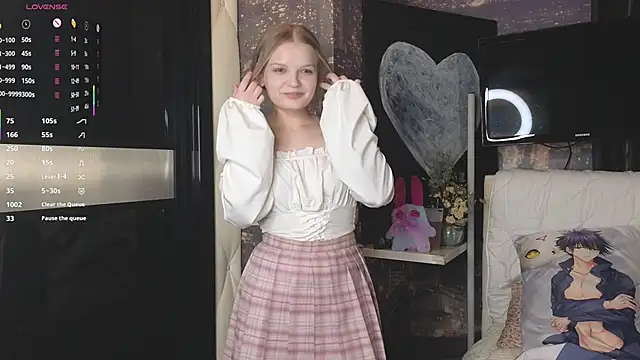 Snapshot of MicheleHonas chatting on November 16, 2025, 8:36 pm MicheleHonas online show from November 16, 2025, 8:36 pm