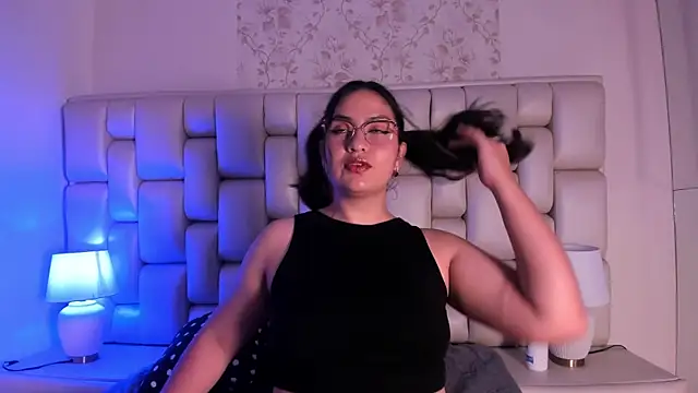 lea hunter   online show from November 25, 2025, 7:36 pm