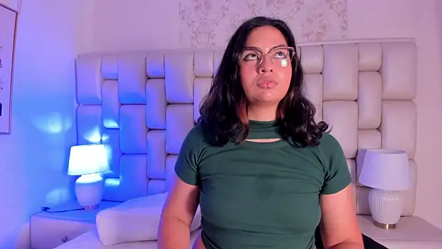 lea hunter   online show from December 1, 2025, 8:14 pm