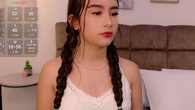 Snapshot of Sophie_Honey18 chatting on November 29, 2025, 1:47 pm Sophie Honey18 online show from November 29, 2025, 1:47 pm