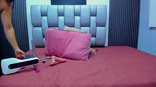 May-Clanfort online show from March 25, 2026, 12:22 pm