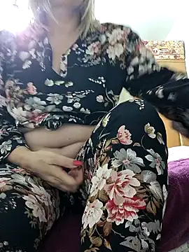 Tania9  online show from November 17, 2025, 2:23 pm