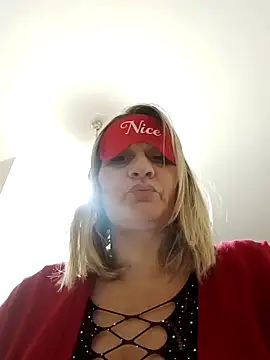 Tania9  online show from November 26, 2025, 9:05 pm