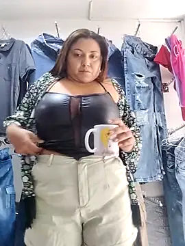 Snapshot of la_beba20 chatting on November 28, 2025, 5:37 pm la beba20 online show from November 28, 2025, 5:37 pm