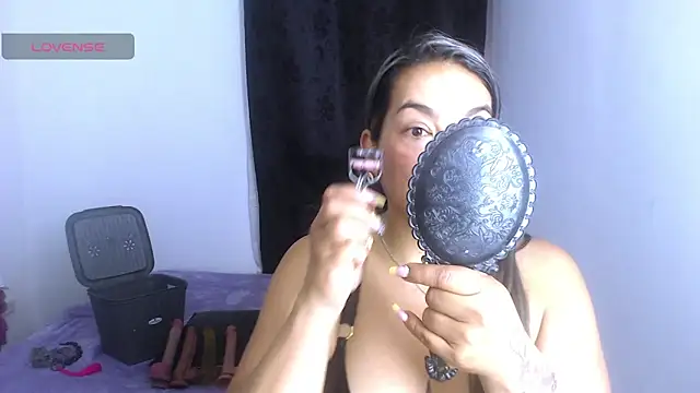 tasha velvet online show from November 24, 2025, 1:22 pm