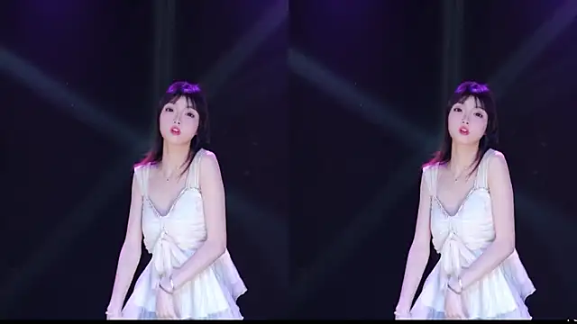 Emerald Girls online show from November 26, 2025, 11:39 pm