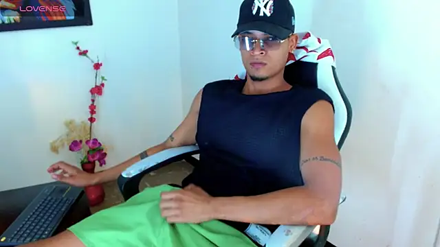 Isaacas  online show from November 12, 2025, 12:05 pm