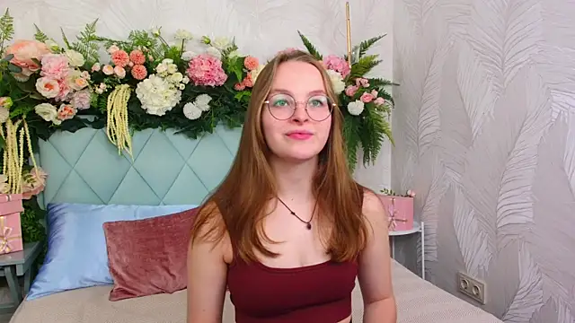 MadisonSmitt online show from December 16, 2025, 5:12 am