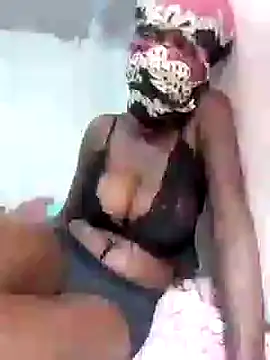 Molatane0 online show from November 16, 2025, 12:22 pm