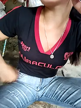 gugu0022 online show from April 16, 2026, 11:51 pm