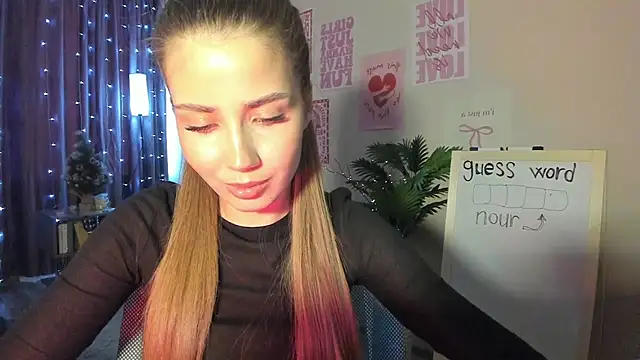 Aurora Glow21 online show from March 12, 2026, 12:33 pm