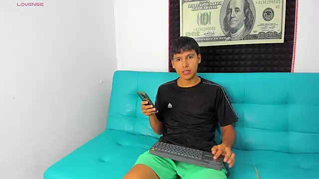 Carl-Milton online show from November 18, 2025, 6:29 am