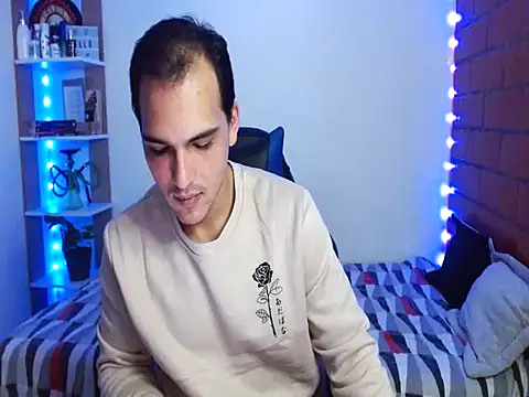 Maax30233 online show from November 16, 2025, 3:28 pm