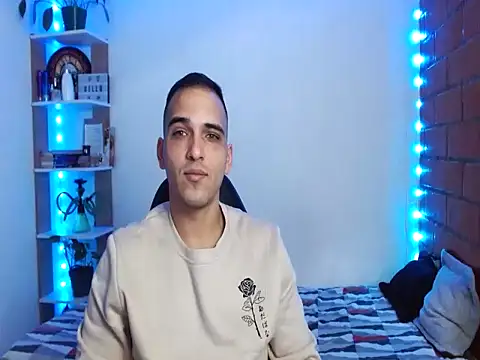 Maax30233 online show from November 22, 2025, 4:39 pm