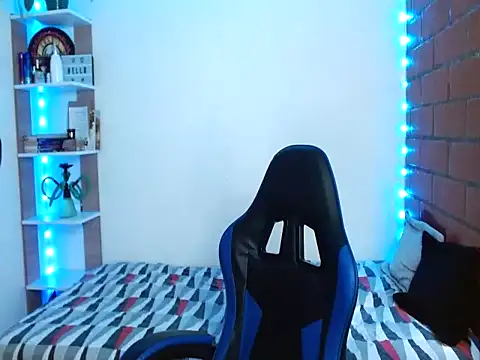 Maax30233 online show from November 23, 2025, 4:51 pm