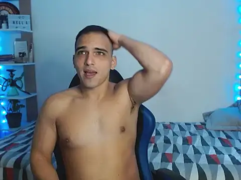 Maax30233 online show from November 26, 2025, 3:02 pm