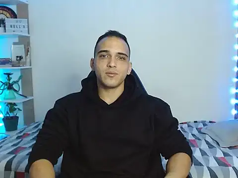 Maax30233 online show from November 27, 2025, 5:37 pm