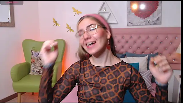 AriLumi online show from January 10, 2026, 7:59 pm