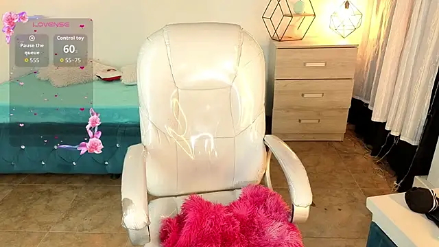 NinaSakura Eup online show from April 21, 2026, 12:11 pm