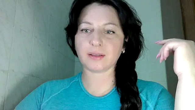 Snapshot of MelinaAx chatting on May 4, 2026, 7:32 pm MelinaAx online show from May 4, 2026, 7:32 pm