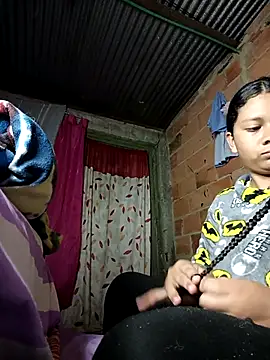 Snapshot of Sweet_Milk03 chatting on November 22, 2025, 5:28 am Sweet Milk03 online show from November 22, 2025, 5:28 am