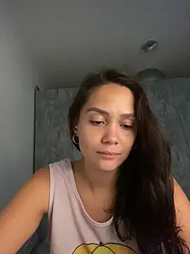 carolsapequinha online show from April 2, 2026, 4:04 pm