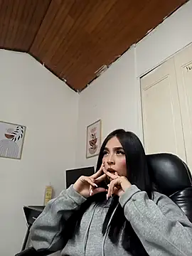 Irina Fernandez online show from November 14, 2025, 1:32 pm