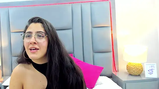 Snapshot of LuisaFranco chatting on November 29, 2025, 3:59 pm LuisaFranco online show from November 29, 2025, 3:59 pm