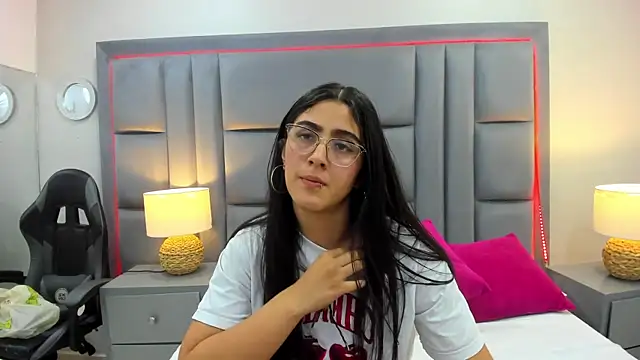 Snapshot of LuisaFranco chatting on December 3, 2025, 3:36 am LuisaFranco online show from December 3, 2025, 3:36 am