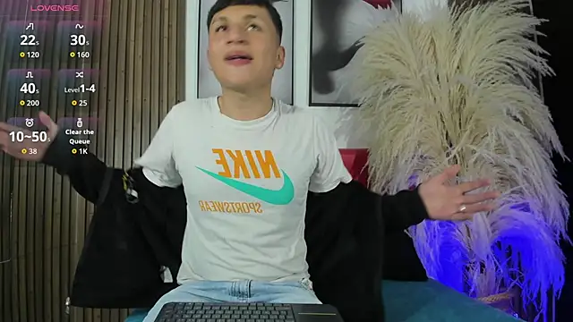 Snapshot of Sweet_Smiith chatting on November 19, 2025, 7:25 pm Sweet Smiith online show from November 19, 2025, 7:25 pm