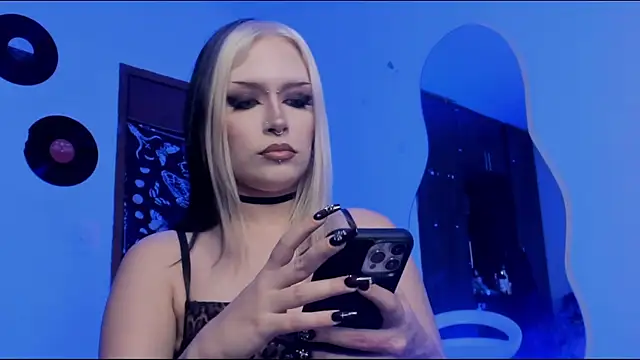 scorpiogyal online show from November 18, 2025, 11:15 pm