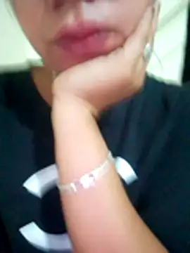 isha sharma2002 online show from November 29, 2025, 1:47 pm