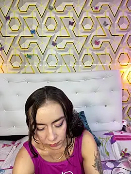 MelanyyJhonson15 online show from May 14, 2026, 2:29 am