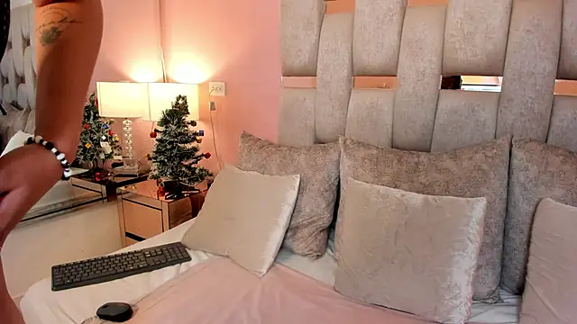 Snapshot of avrilwaynee chatting on November 29, 2025, 12:41 pm avrilwaynee online show from November 29, 2025, 12:41 pm