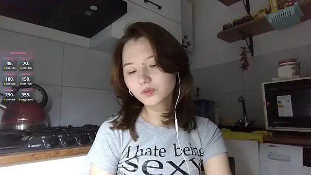 DeenaCaho online show from November 22, 2025, 2:38 pm