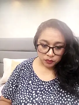 ViickyLee online show from November 16, 2025, 2:50 am