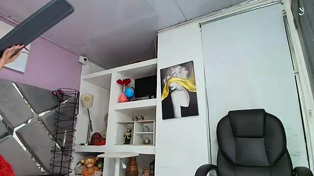 Zaira sofiaa online show from April 4, 2026, 2:10 am