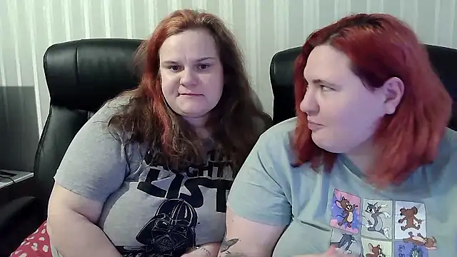 HollyXXEva online show from January 16, 2026, 8:02 pm