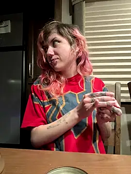 needlefaceUwU online show from November 22, 2025, 8:35 am