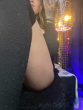 Snapshot of PAULAWIMD chatting on November 19, 2025, 5:18 am PAULAWIMD online show from November 19, 2025, 5:18 am