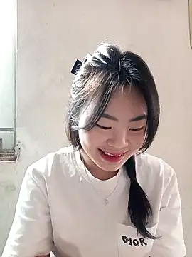 Snapshot of Lynk2x chatting on November 24, 2025, 5:07 am Lynk2x online show from November 24, 2025, 5:07 am