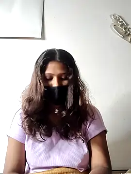 Snapshot of TINA9900 chatting on December 4, 2025, 3:21 pm TINA9900 online show from December 4, 2025, 3:21 pm