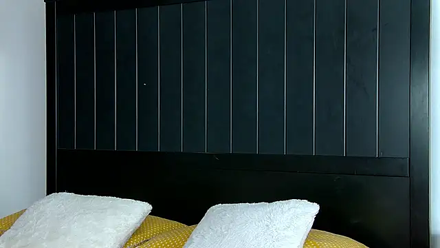 TaliaRoss online show from November 26, 2025, 8:32 pm