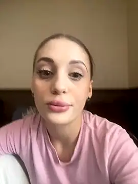 Snapshot of EmersonBennett chatting on November 19, 2025, 8:58 am EmersonBennett online show from November 19, 2025, 8:58 am