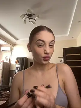 Snapshot of EmersonBennett chatting on November 22, 2025, 8:46 am EmersonBennett online show from November 22, 2025, 8:46 am