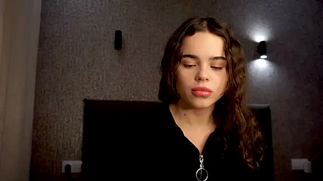 Snapshot of lindaTT chatting on November 27, 2025, 1:13 pm lindaTT online show from November 27, 2025, 1:13 pm